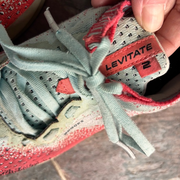 Brooks Levitate 2 Sneakers Size 8 - Picture 4 of 16